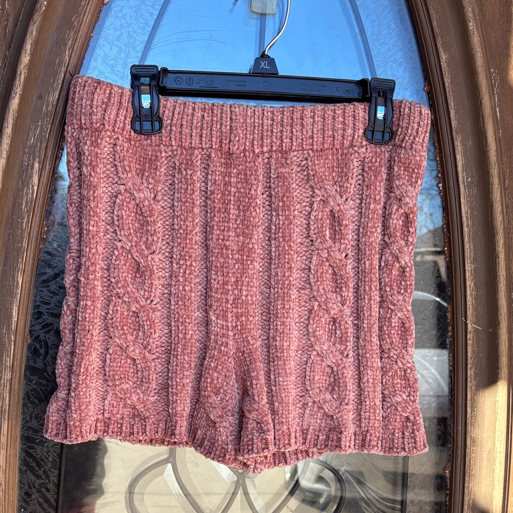 FASHION-NOVA HIGH RISE CHENILLE  SHORTS! Size small